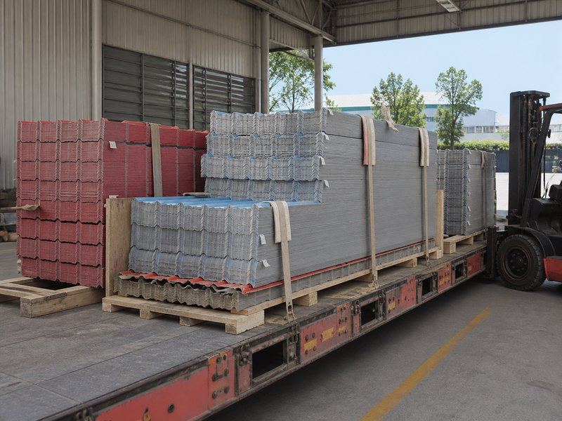 Bundled resin roofing sheets supported and secured on a factory dispatch vehicle