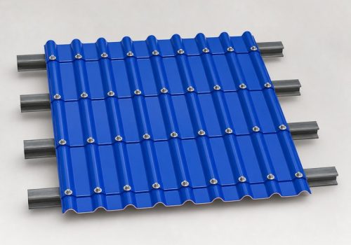 Blaue gewellte Kunststoffdachplatte, die über vier Stahlpfetten installiert ist